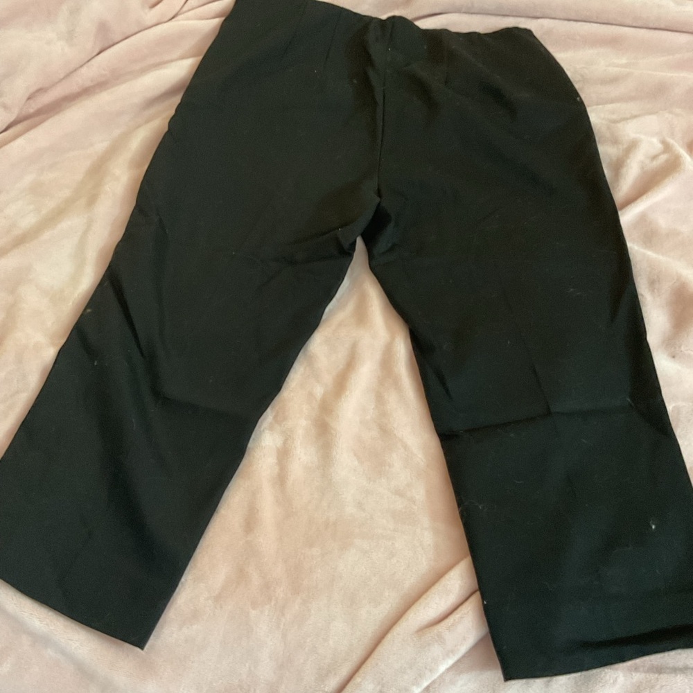 Chaps Women's Black Capris